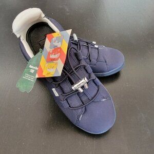 GOATS NAVY FABRIC BIG KIDS  SNEACKERS SIZE 1 NWT